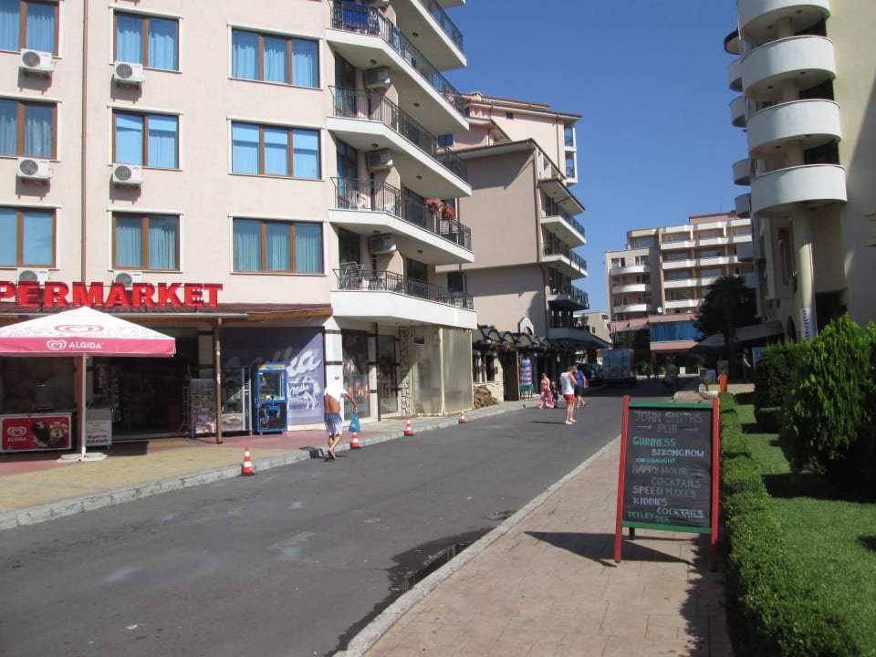 1. Supermarkt genau gegenüber Eingang Hotel HI Hotels Imperial Resort