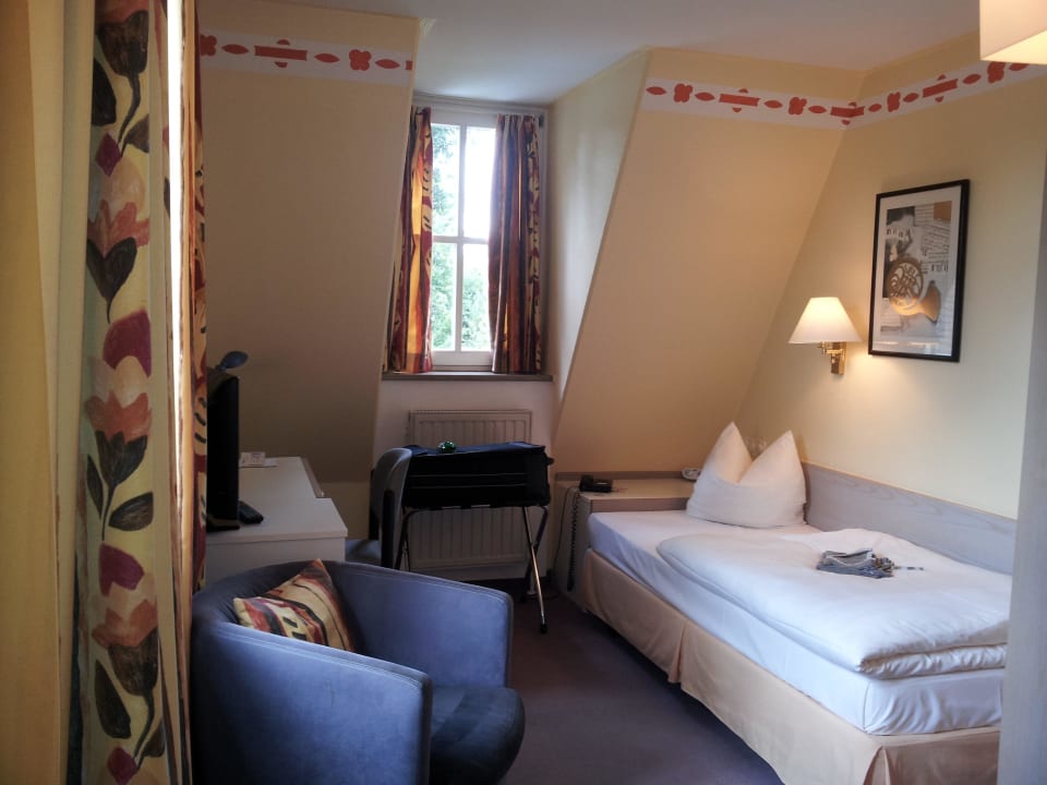 Freundliches, zweckmäßiges Einbettzimmer Hotel Lohmühle