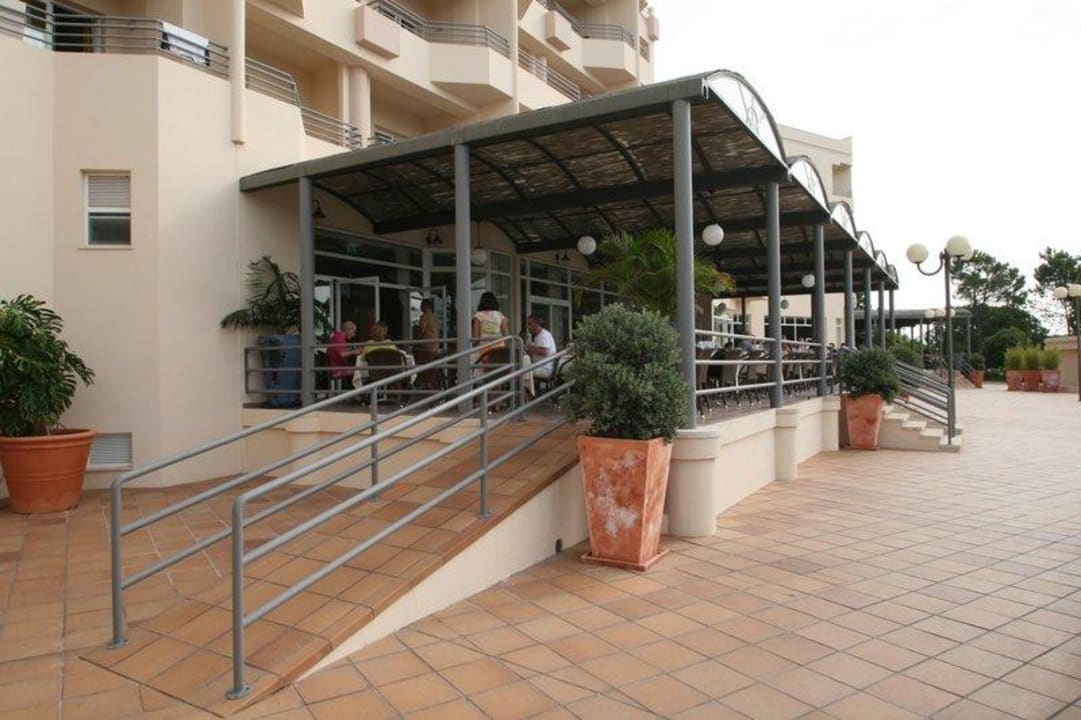 Das Restaurant Maderia von aussen PortoBay Falésia