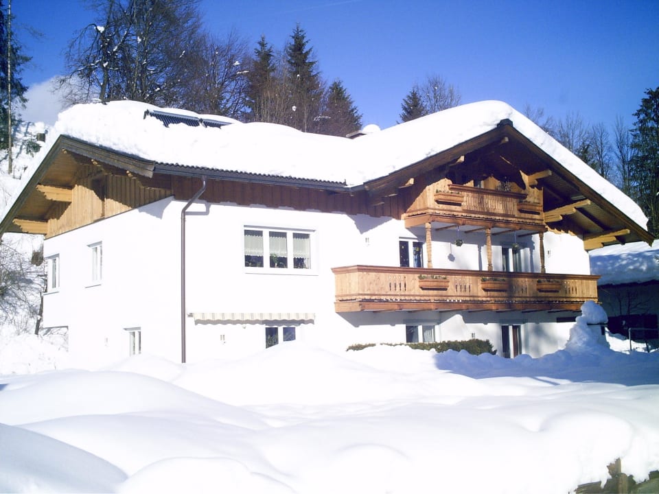 Unser Haus im Winter Apartment Claudia