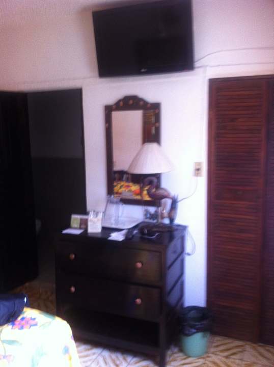 Cómoda y TV Hotel Posada De Roger