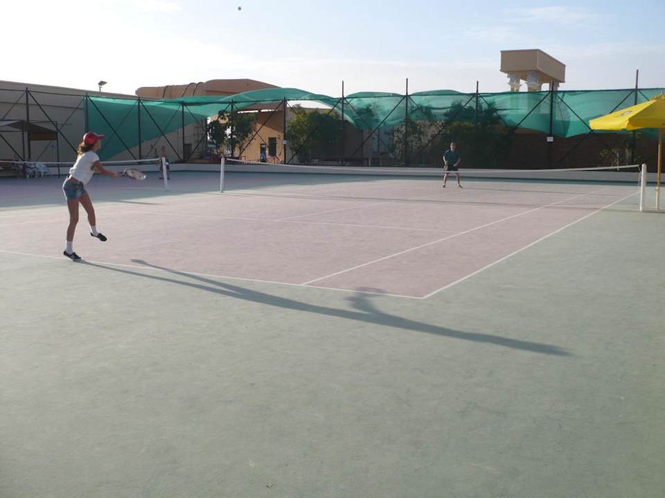 2 tennispleinen Titanic Beach Spa & Aqua Park