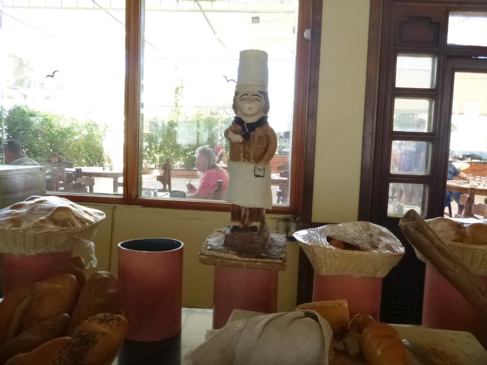 Die Auswahl vom Brotbüffet Ghazala Beach