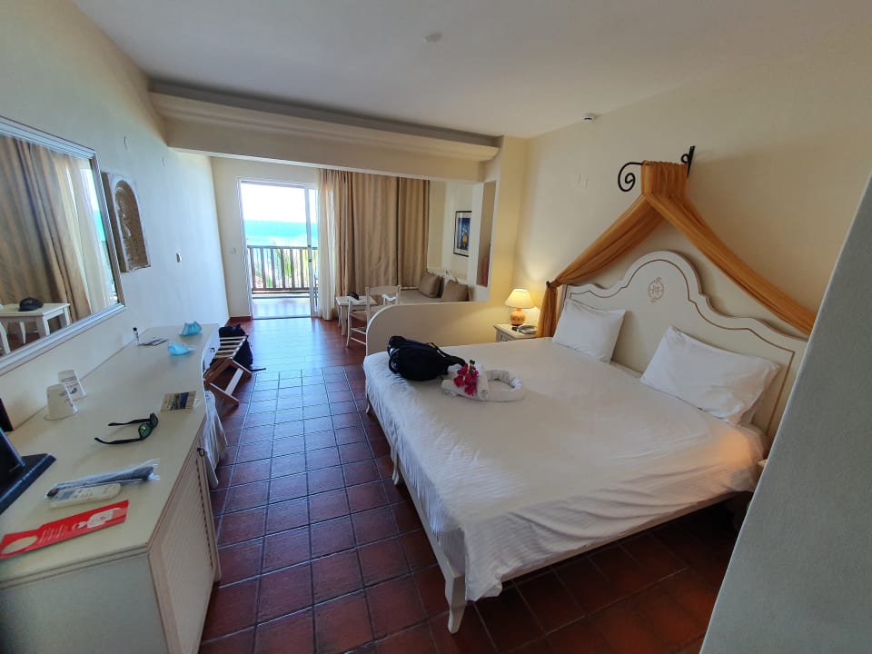 Zimmer Alexander Beach Hotel & Village Resort