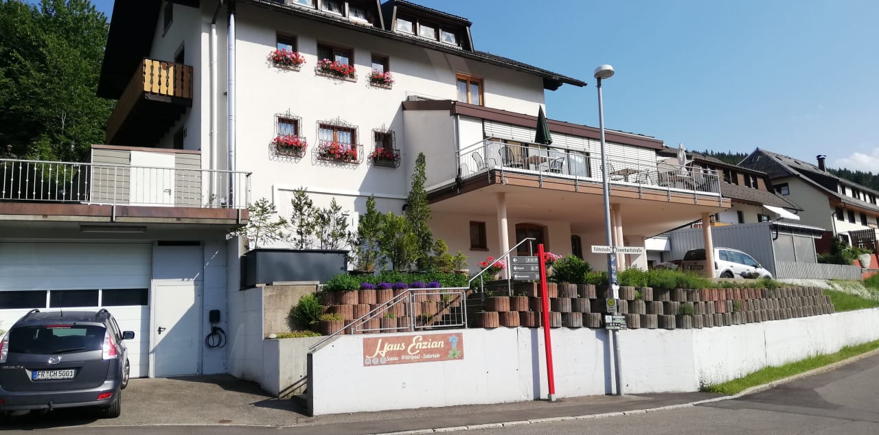 Außenansicht Hotel Enzian