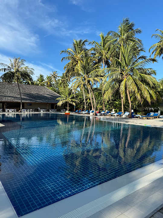 Pool Meeru Maldives Resort Island