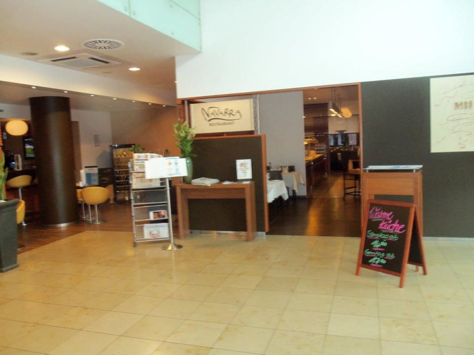 Rezeption Hotel NH Hamburg Altona