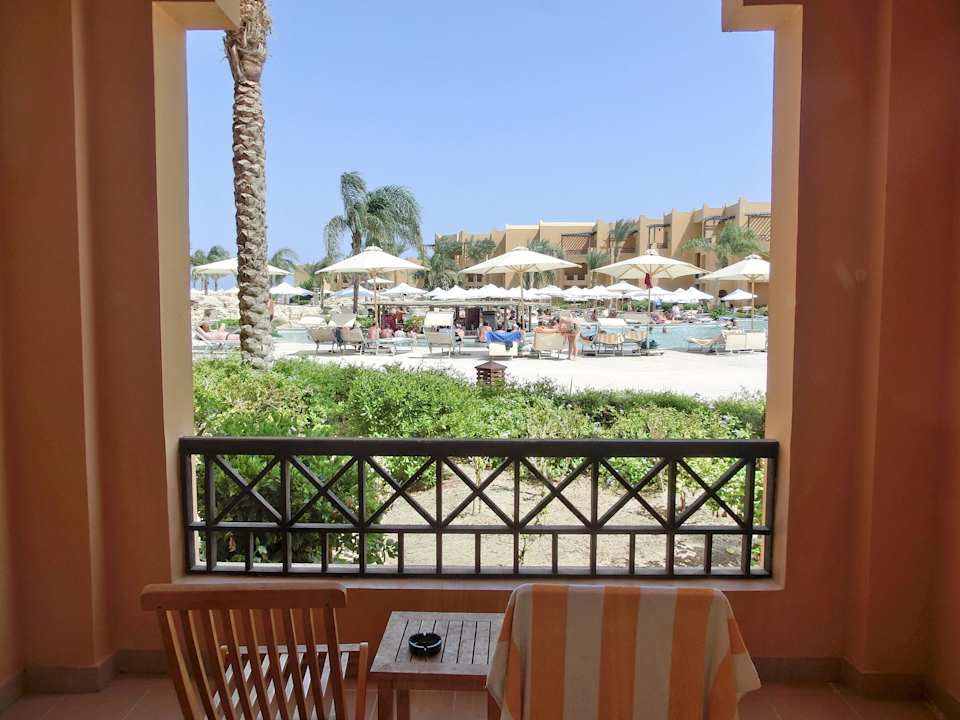 Blick aus dem Zimmer 3003 auf die Poolbar Stella Beach Resort & Spa Makadi Bay