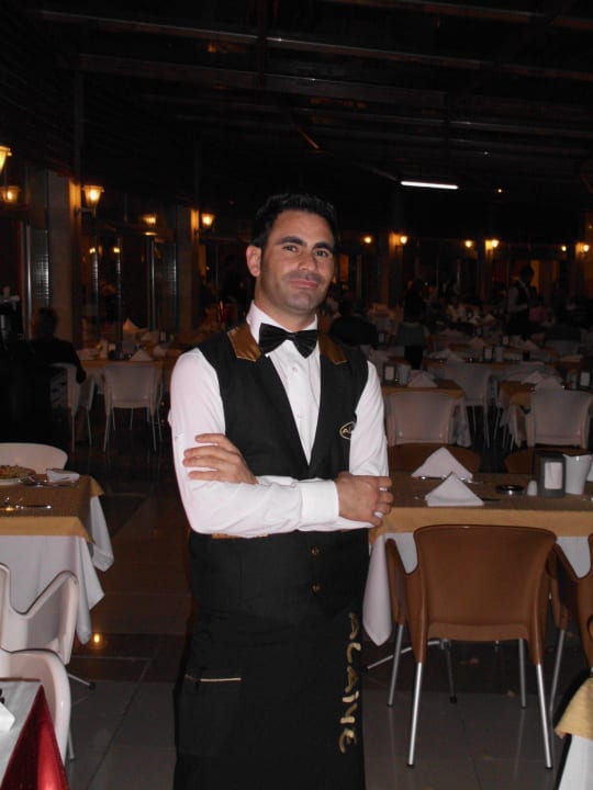Bester Kellner sehr freundlich und aufmerksam Alaiye Resort & Spa