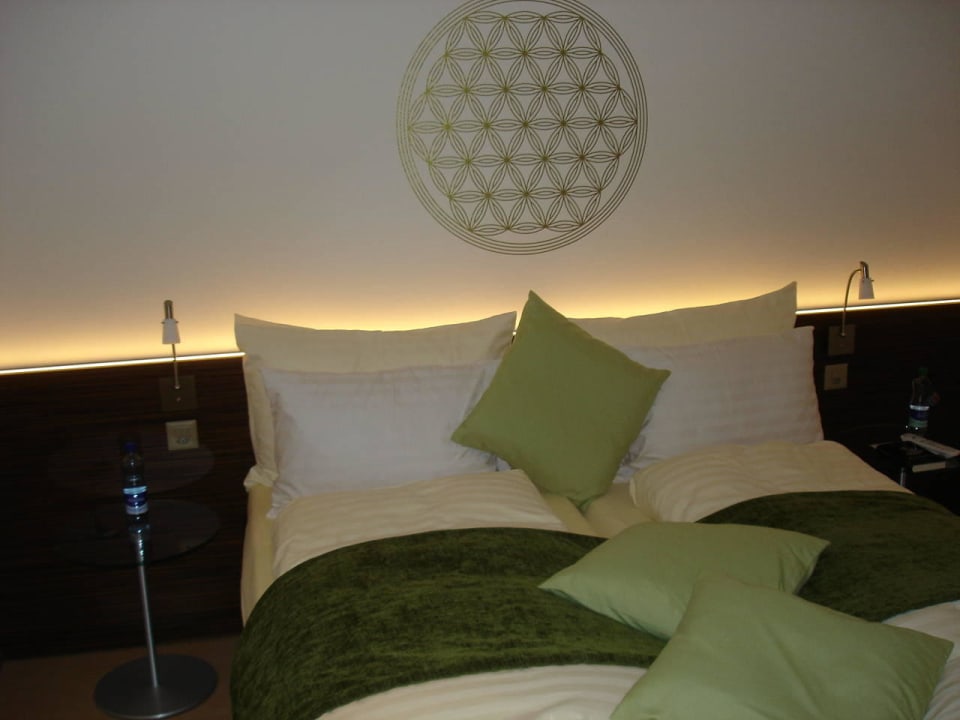 Doppelbett im Zimmer Hotel Krone