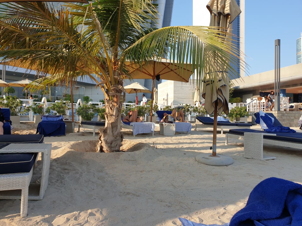Strand Conrad Abu Dhabi Etihad Towers