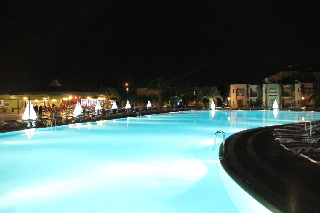Pool bei Nacht VONRESORT Golden Beach