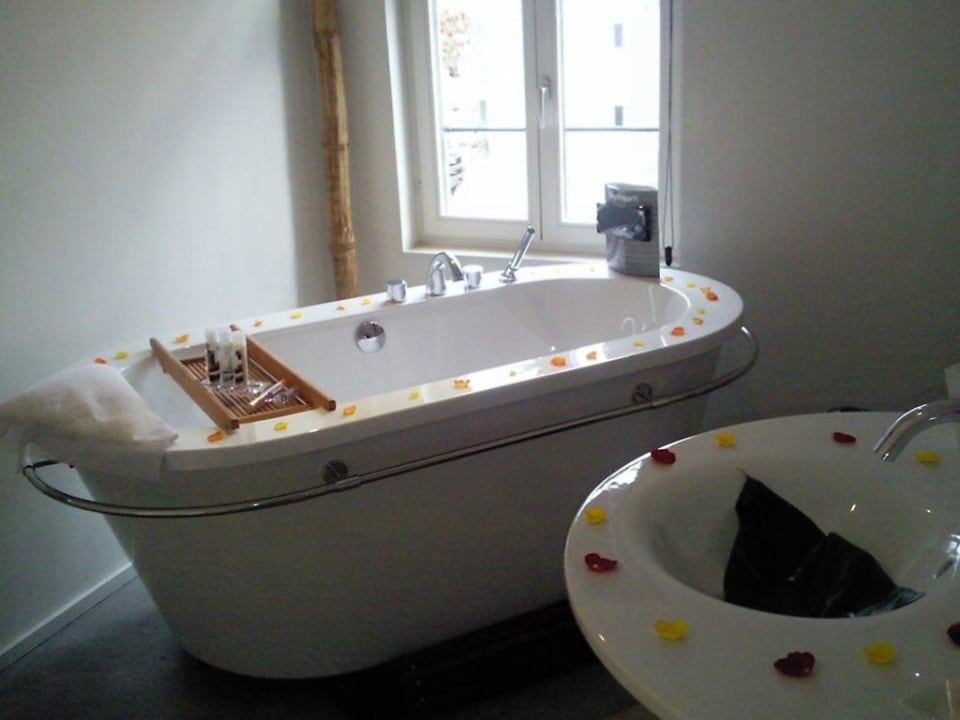 Badezimmer im Kusamakura Hotel Der Zauberlehrling