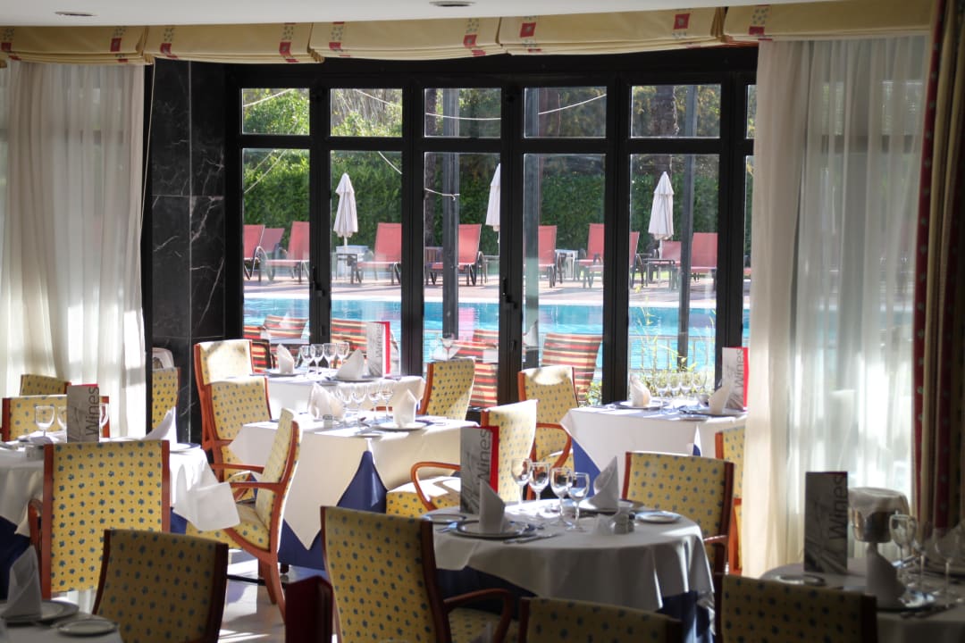 Blick vom Speisesaal Richtung Pool Hotel Serrano Palace