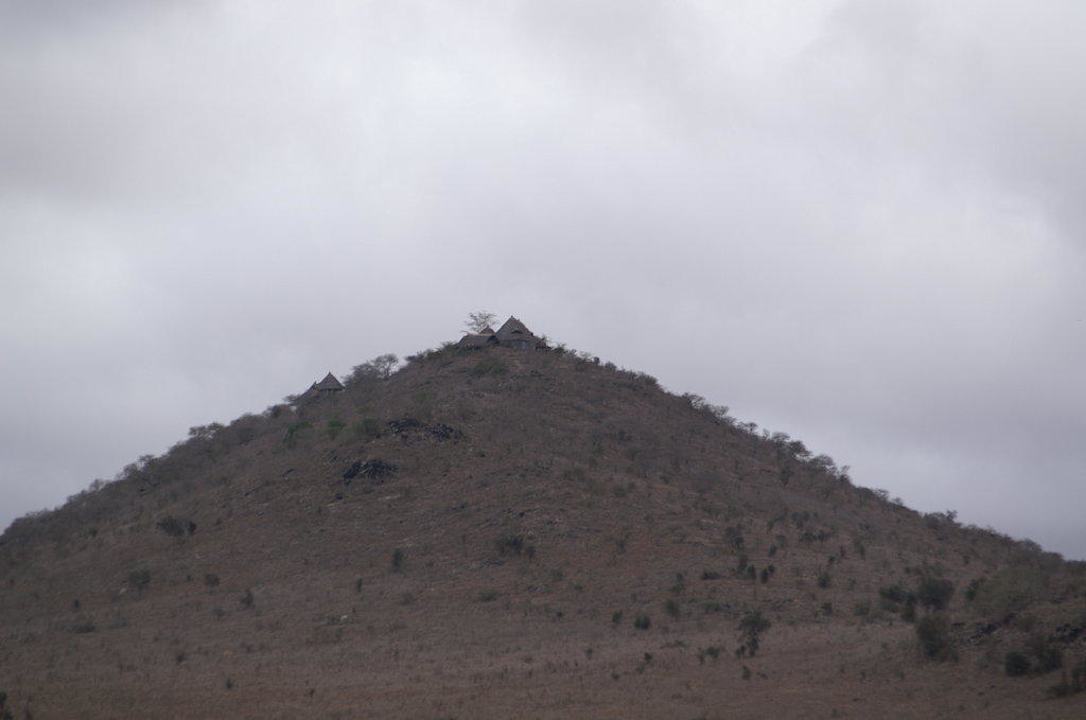 Blick auf den Berg Lions Bluff Safari Camp