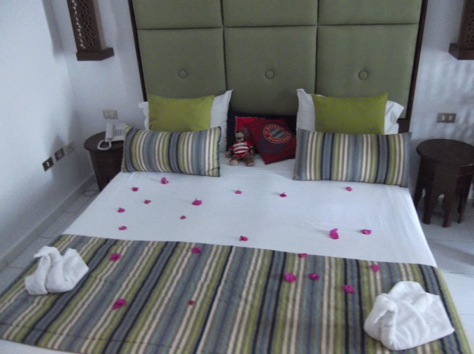 Bett mit Deko  Monarque Club Rivage