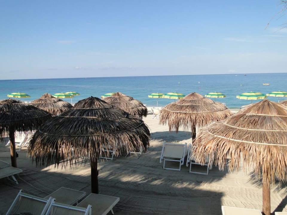 Schirme und Liegen für alle! Hotel Villaggio Il Gabbiano