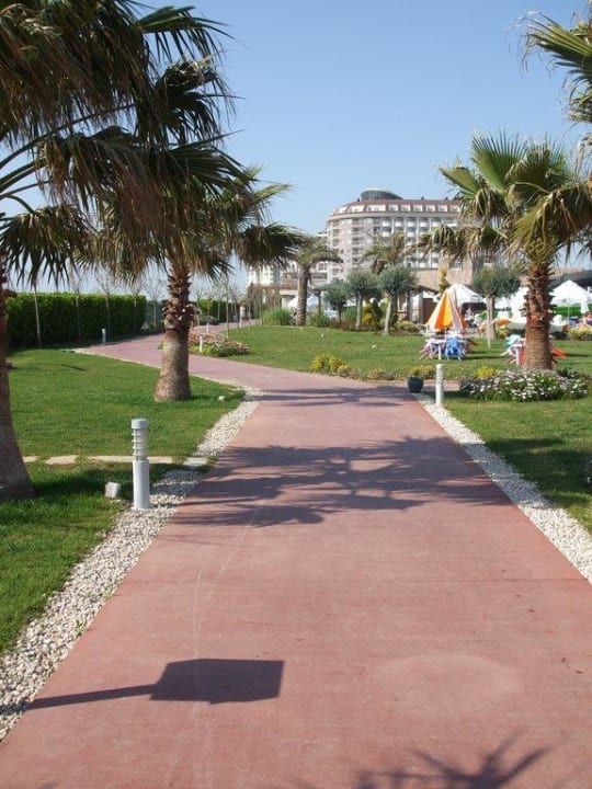 Weg zum Hotel Saturn Palace Resort Hotel