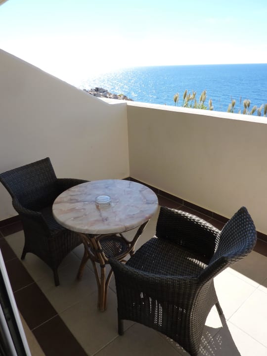 Balkonmöbel mit leider hoher Mauer Hotel Kalithea Horizon Royal