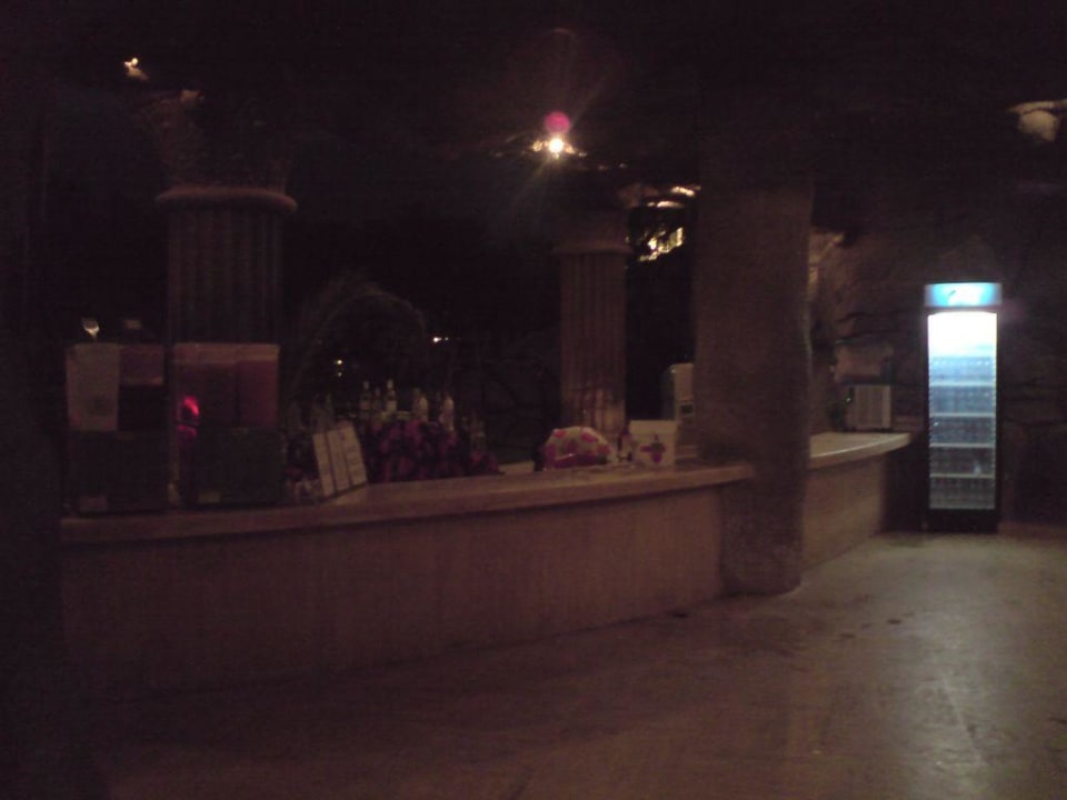 Poolbar von innen am Abend Monachus Family Resort Sorgun