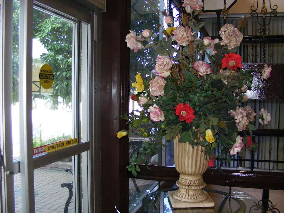 Entrance Hotel Quality Inn O'Hare Airport