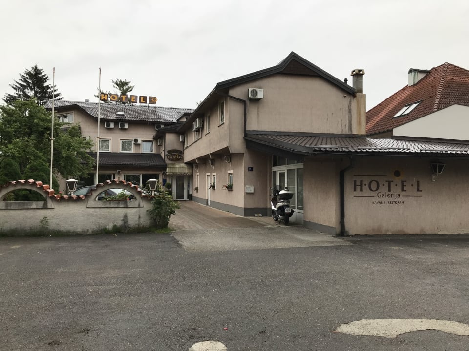 Außenansicht Hotel Galerija