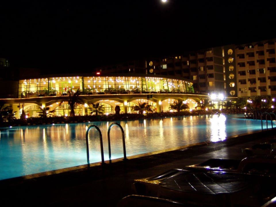 Ansicht zum Garten und Pools VONRESORT Golden Coast