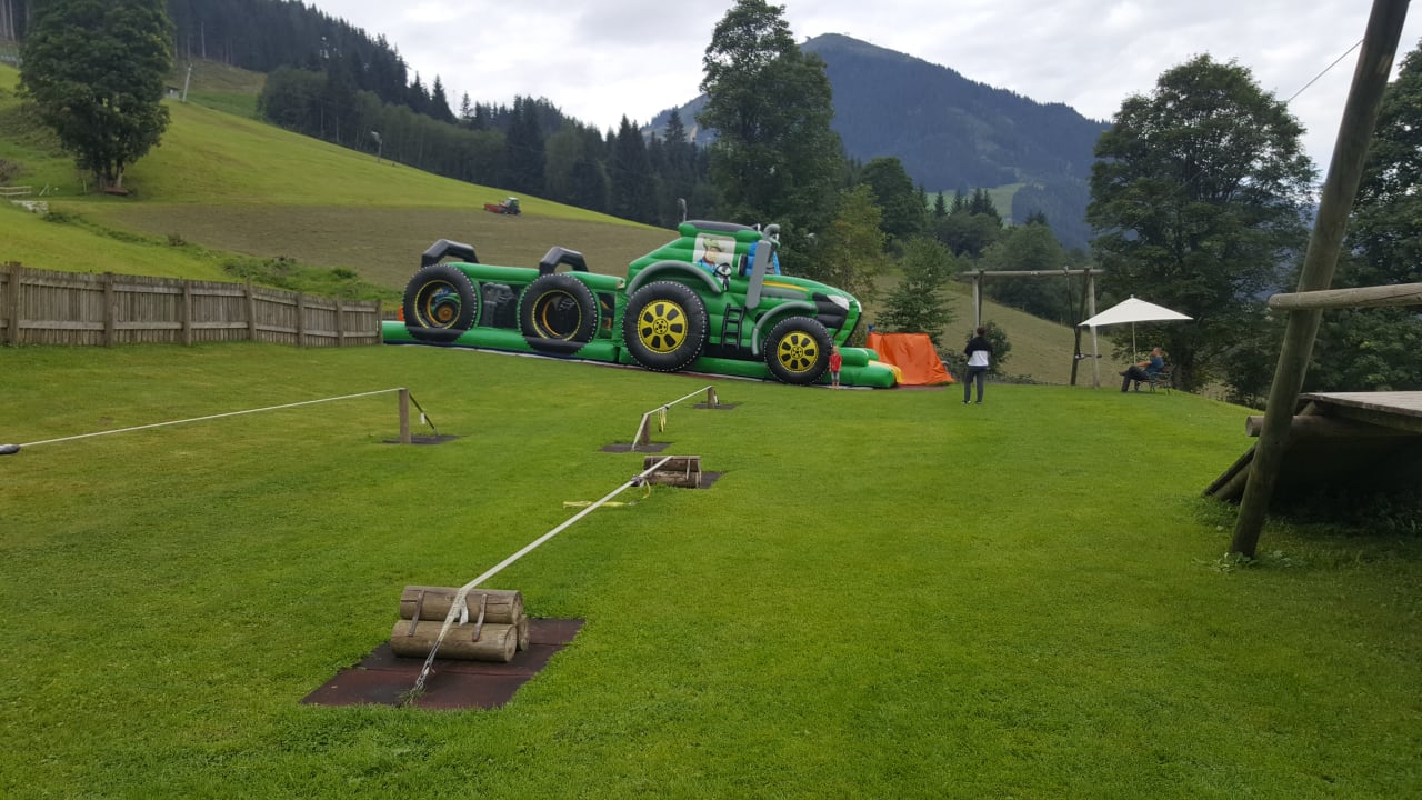 Gartenanlage Familienresort Ellmauhof – das echte All Inclusive