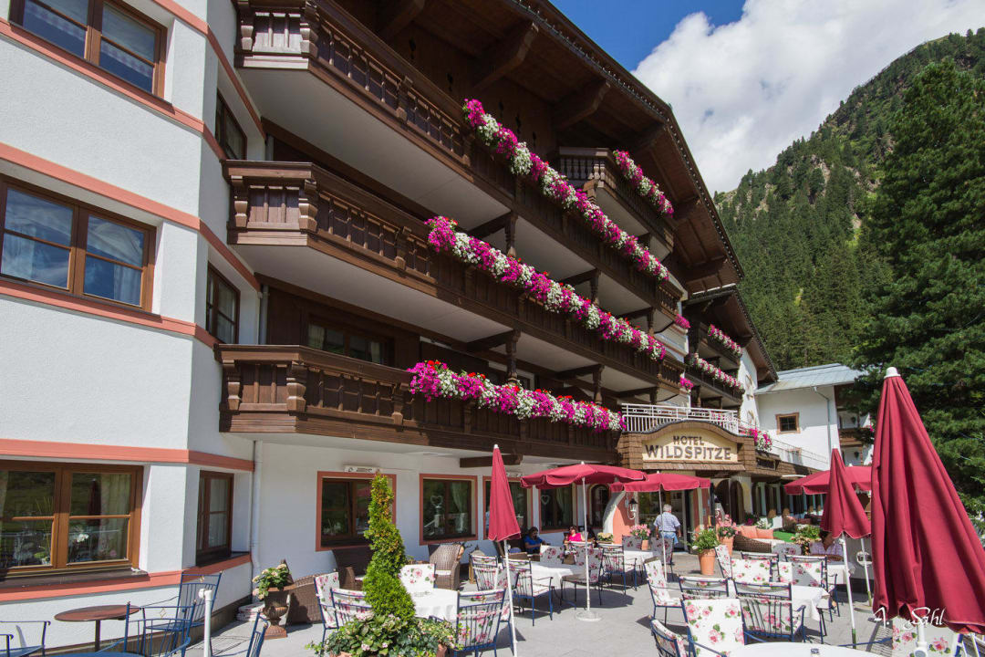 Terrasse et entrée Verwöhnhotel Wildspitze