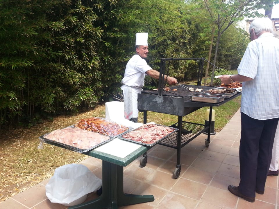 Der Koch am Grill Garbí Cala Millor