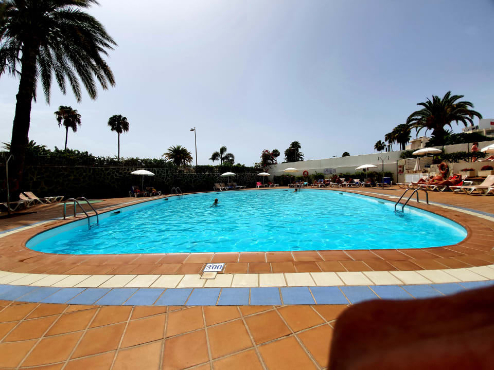 Pool HL Miraflor Suites Hotel