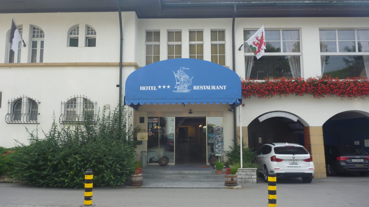 Hoteleingang Hotel Schiff am See