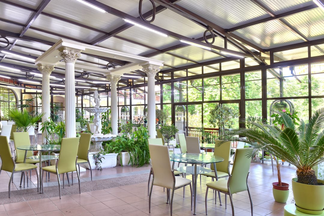 Gastro Hotel Estreya Palace & Residence