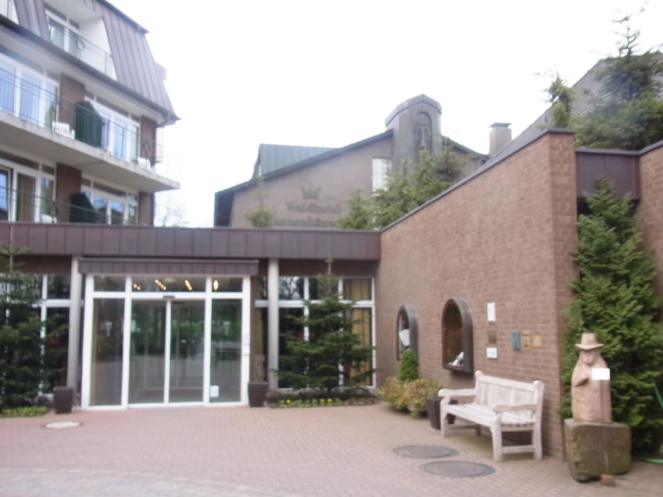 Eingang Waldhotel Tannenhäuschen