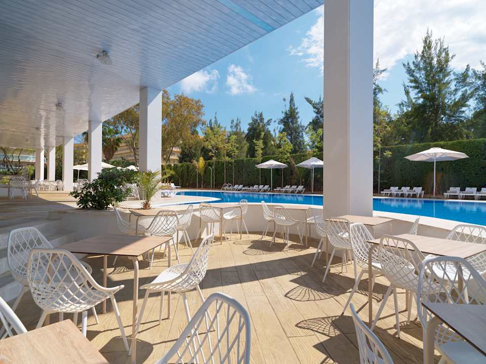 Pool Ponient Pirámide Salou by PortAventura World