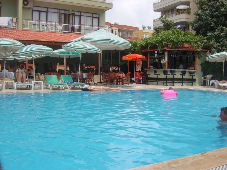 Pool mit Poolbar Arsi Hotel