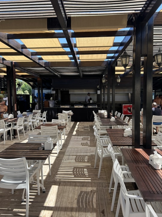 Strand Well Palace Side