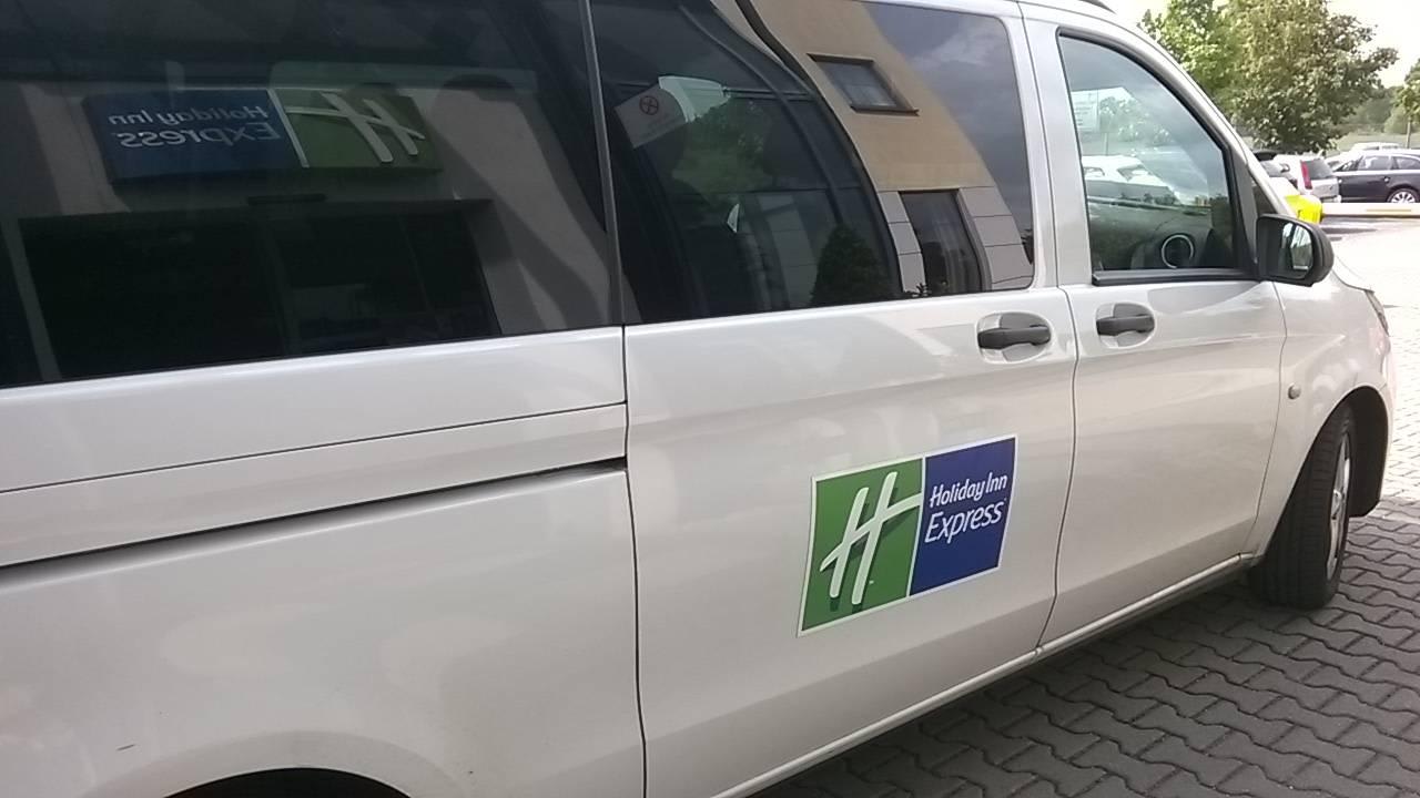 Flughafen-Shuttle Holiday Inn Express Frankfurt - Airport