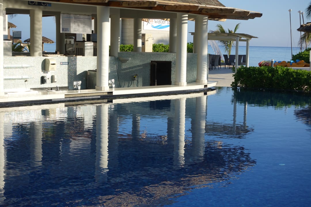 Pool Royalton White Sands