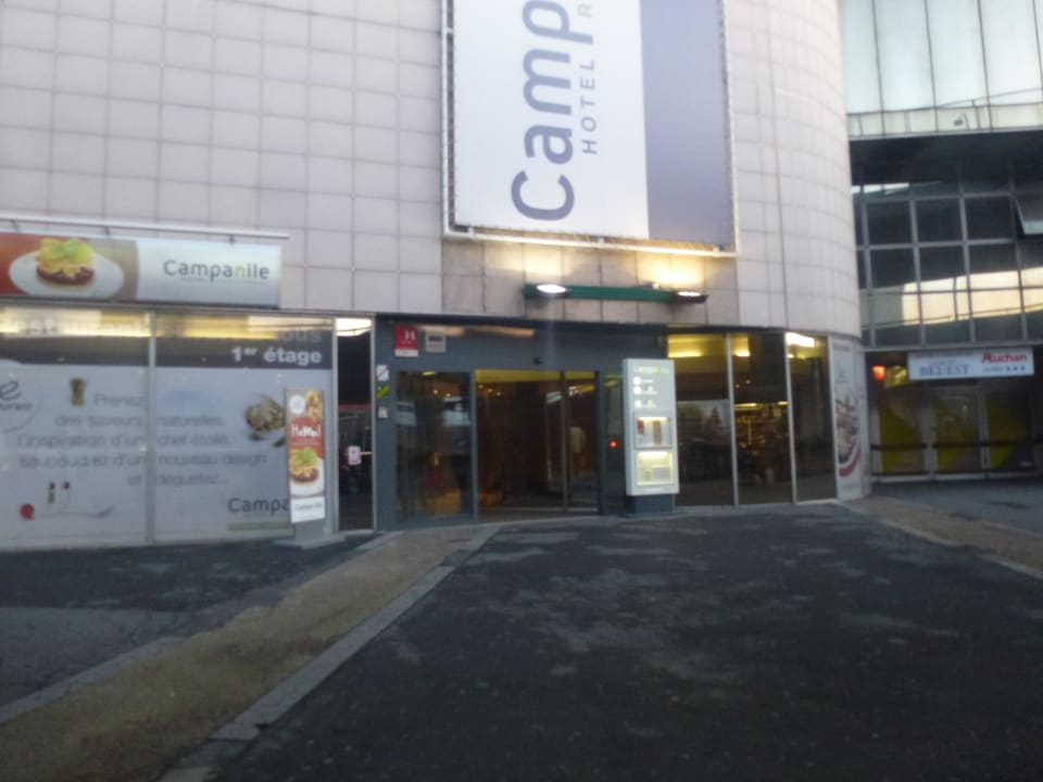 Eingangsbereich Hotel Campanile Paris Porte de Bagnolet