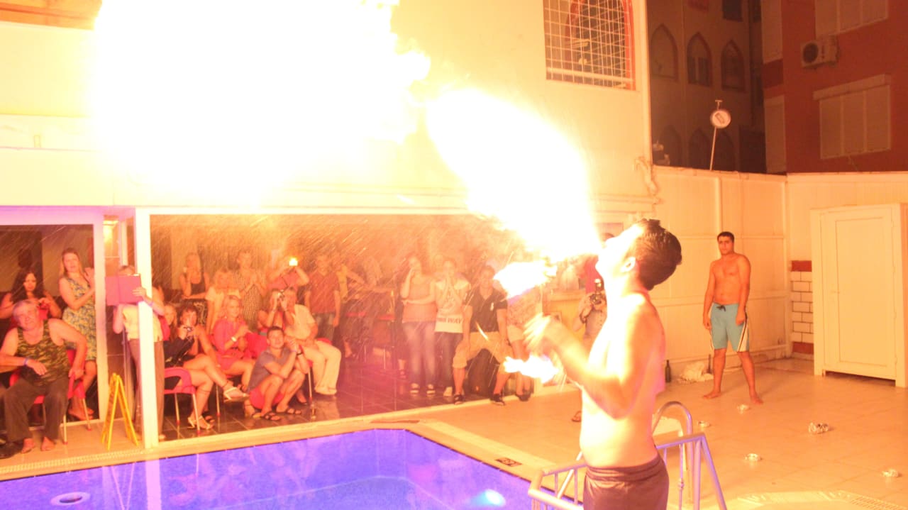 Ночная анимация, фаэр шоу у бассейна Hotel Aslan City Kleopatra