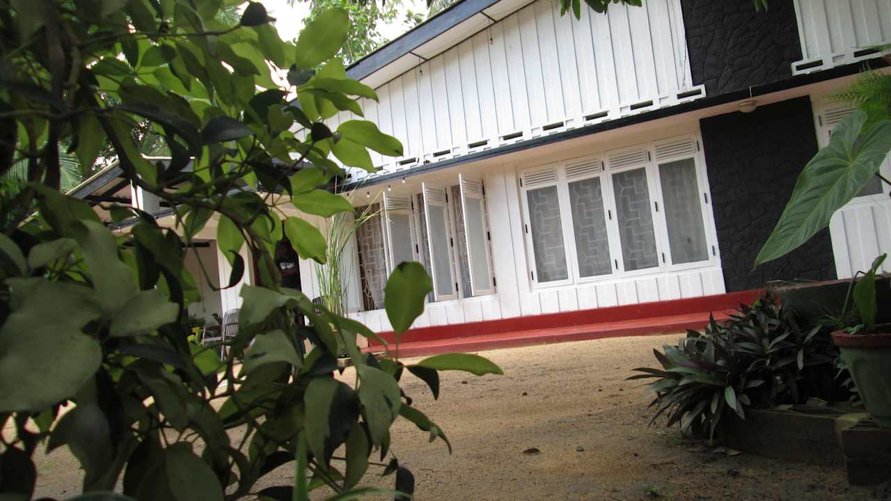 Garden view Travel Lodge Lake View Tourist Resort