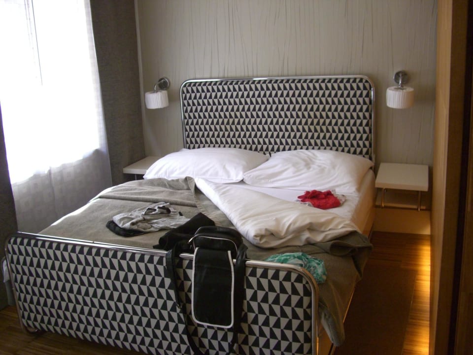 Bett mit einer Decke Hotel Three Crowns Prag