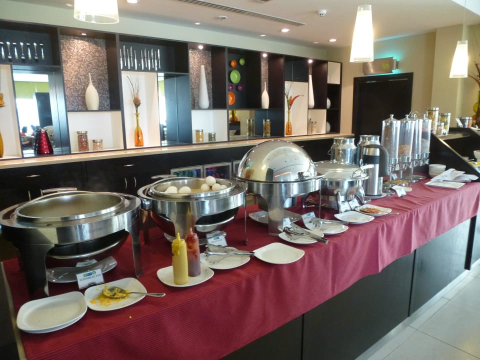 Frühstücksbüffet Hotel Holiday Inn Express Jumeirah