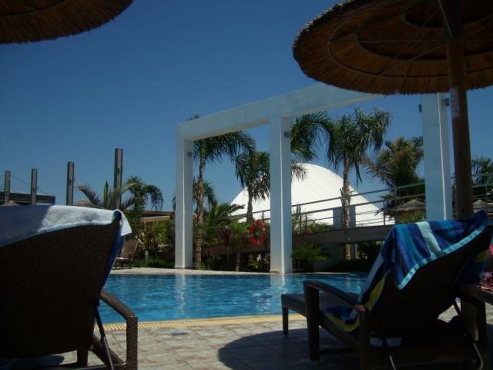 Blick vom Pool zur Brücke Blue Lagoon Resort