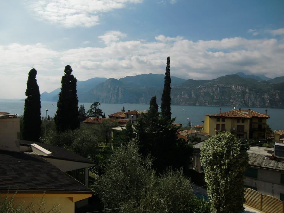 Blick vom Balkon auf den Gardasee Diana
