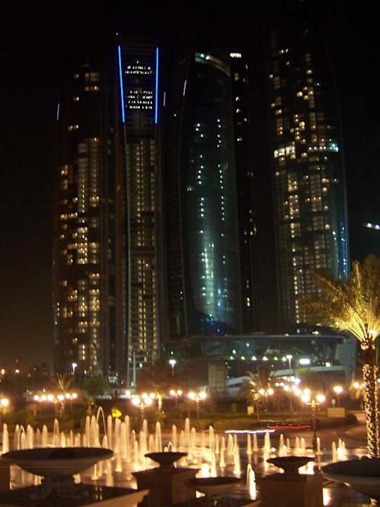 Blick vom Palace Richtung Etihad Towers Emirates Palace Mandarin Oriental