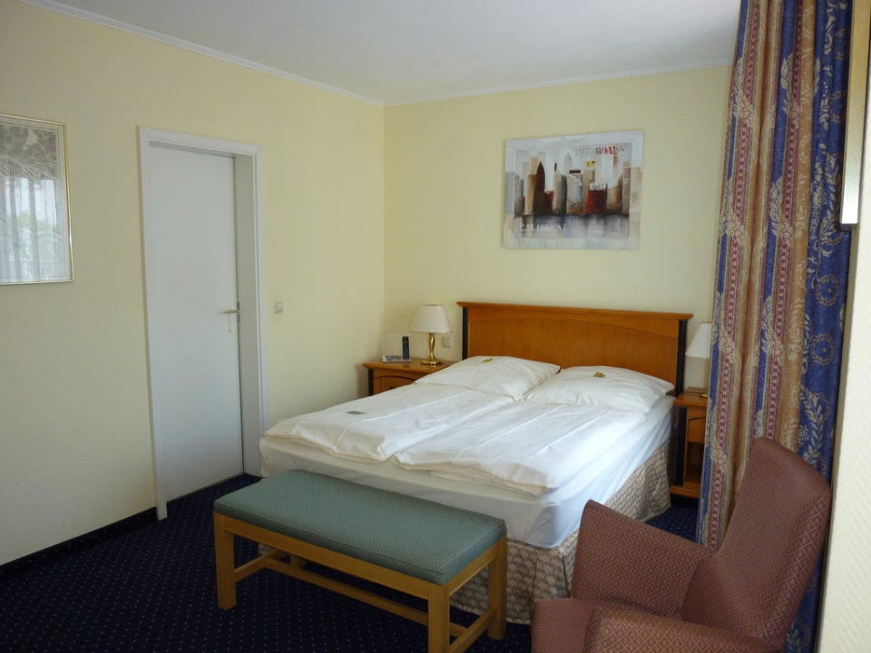 Sehr helles Zimmer Relexa Hotel Bellevue Hamburg