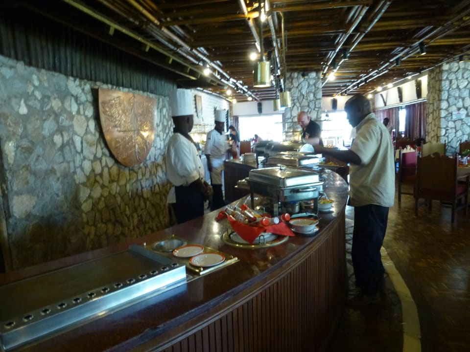 Tolles Büffet Taita Hills Safari Resort & Spa