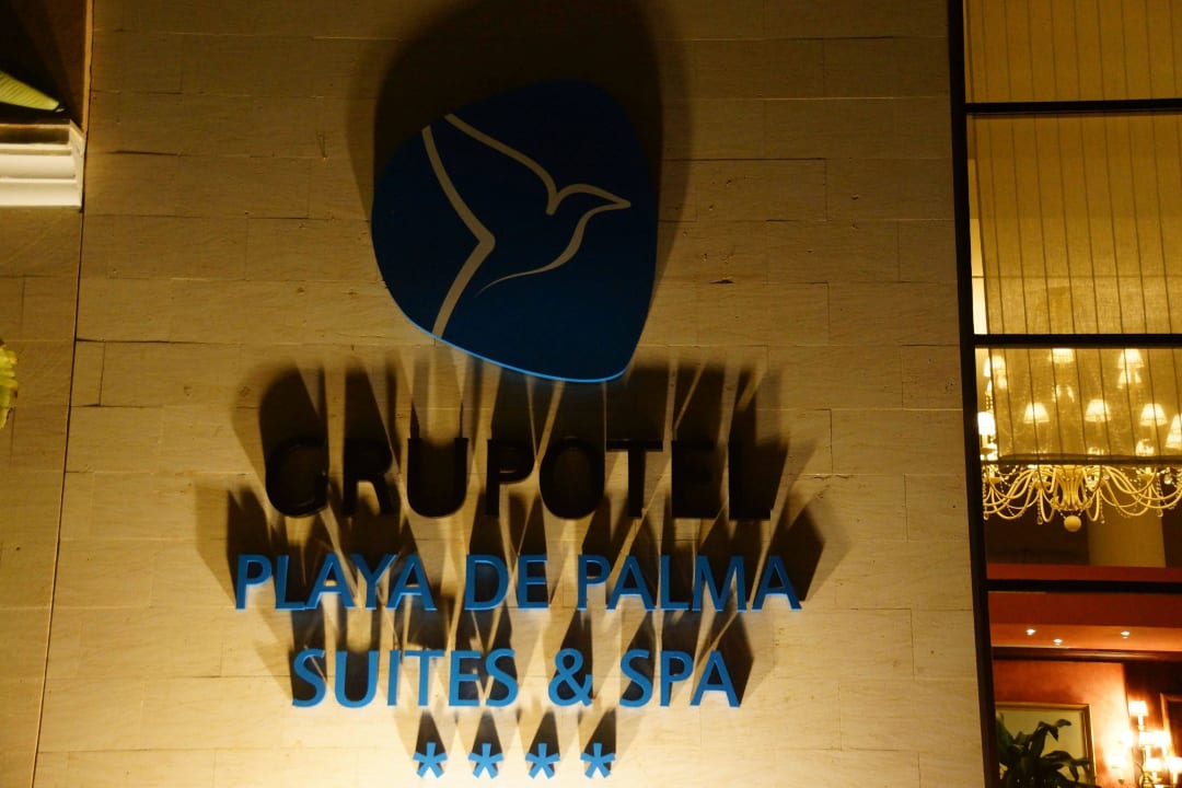 Hotellogo in der Nacht Grupotel Playa de Palma Suites & Spa